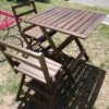 MESA Y SILLAS PLEGABLES GUATAMBU LUSTRADAS