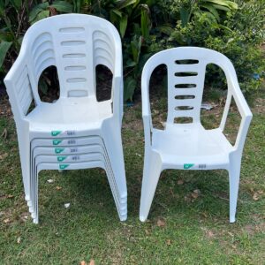 SET X 6 SILLONES BLANCOS APILABLES