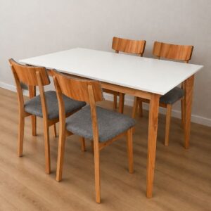 MESA DE 1.30 X 80 + 4 SILLAS ENGEL